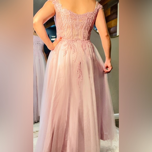 Beautiful woman’s dress for wedding or prom, cocktail parties good condition. - Picture 3 of 6